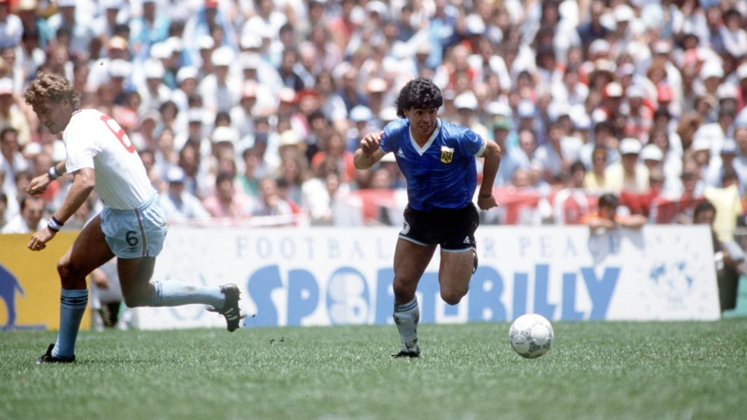 maradona en carrera