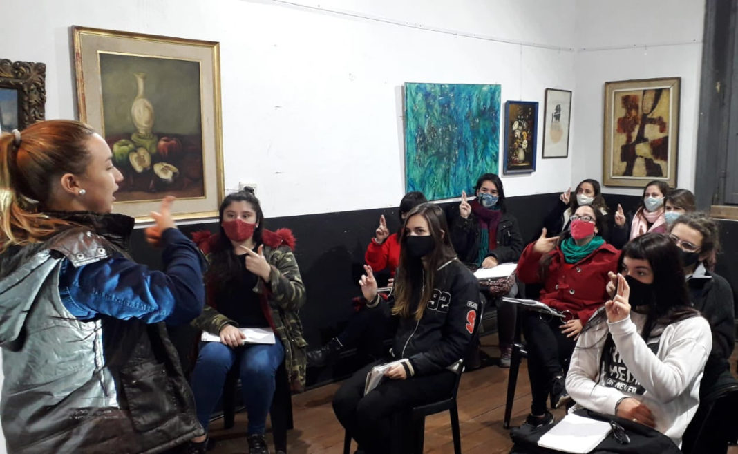 Taller de Lenguas de Señas Argentina