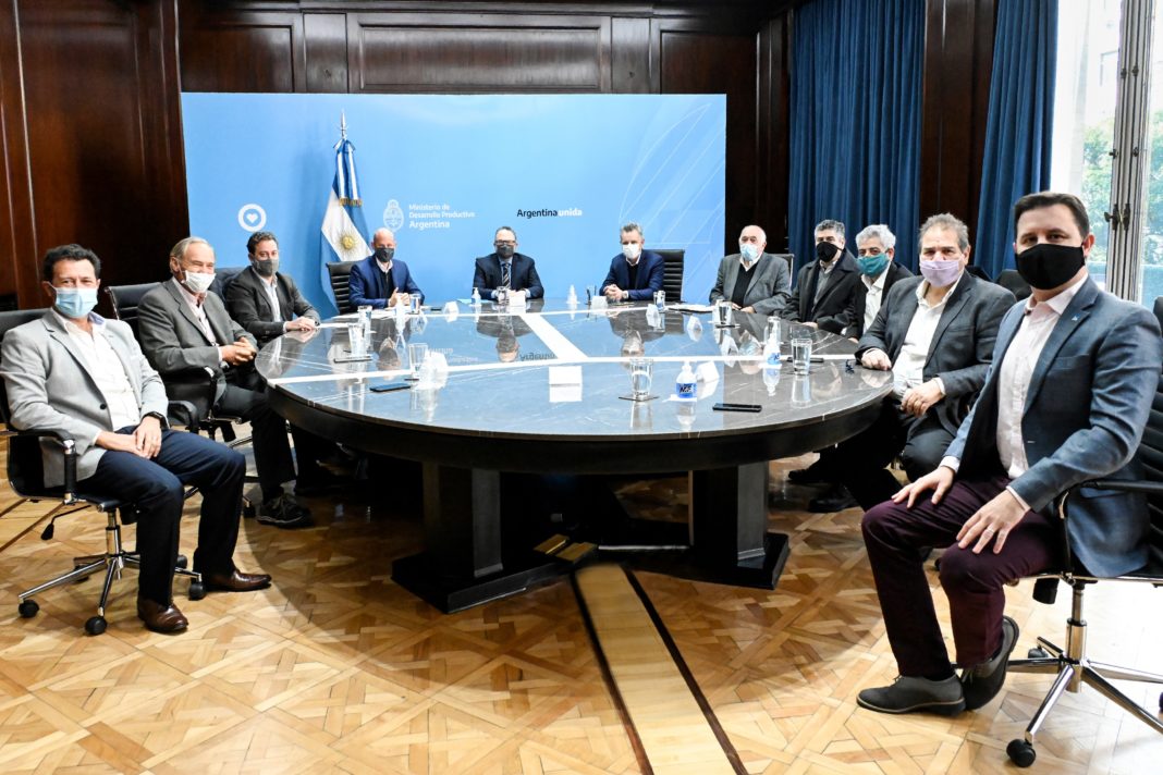 La reunión con el sector avícola que encabezó el ministro Matías Kulfas