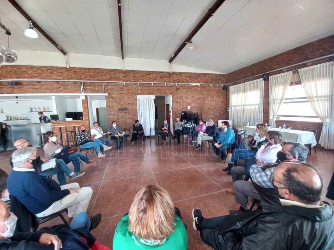 Productores rurales afectados durante reunión con institución rural