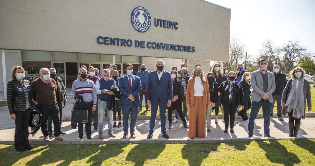 Reunión entre Carlos Bonjour, Secretarias y Secretarios Generales de la Provincia de Buenos Aires y la Ministra Mara Ruiz Malec.