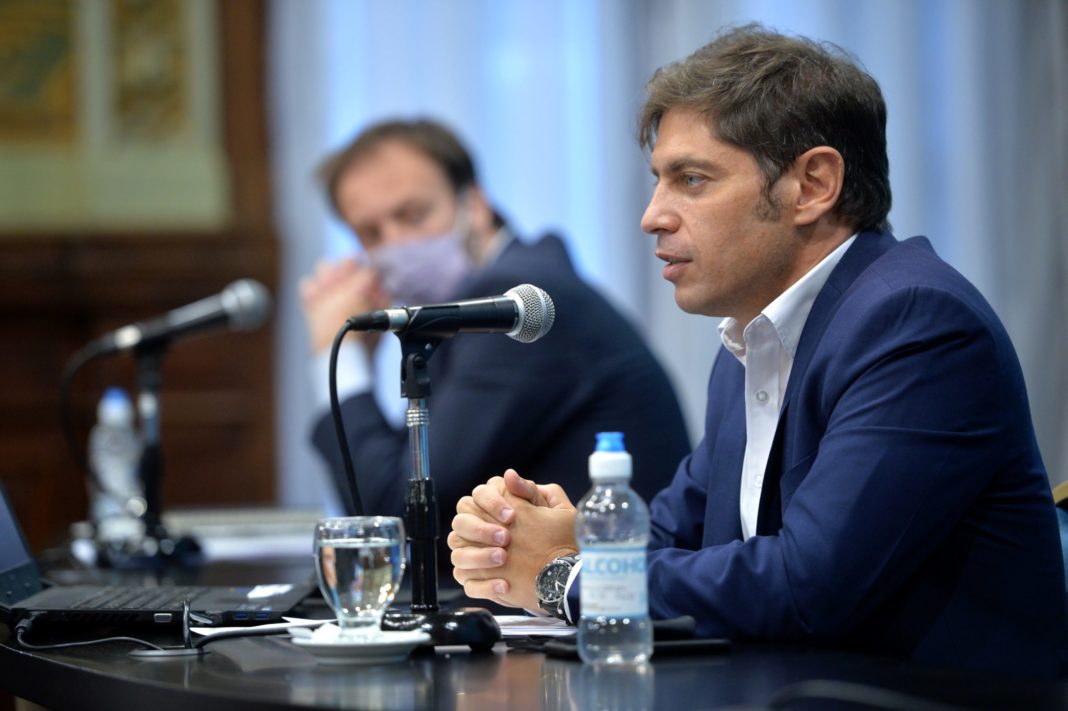 El gobernador bonaerense Axel Kicillof y el ministro Pablo López.