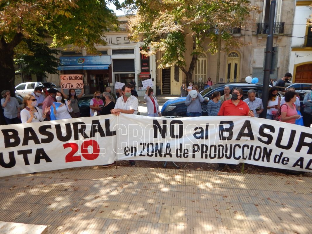 Vecinos de Ruta 20 frente al Concejo