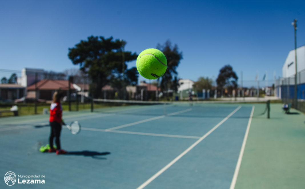 Cancha municipal de tenis en Lezama