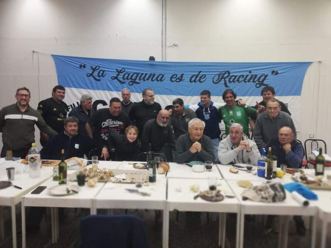 miembros de la filial local de Racing Club